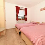 Cesa Mandi E Miky Apartman *