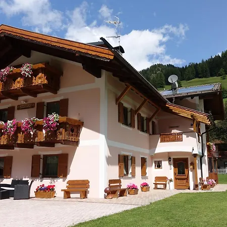 Cesa Mandi E Miky Διαμέρισμα Canazei